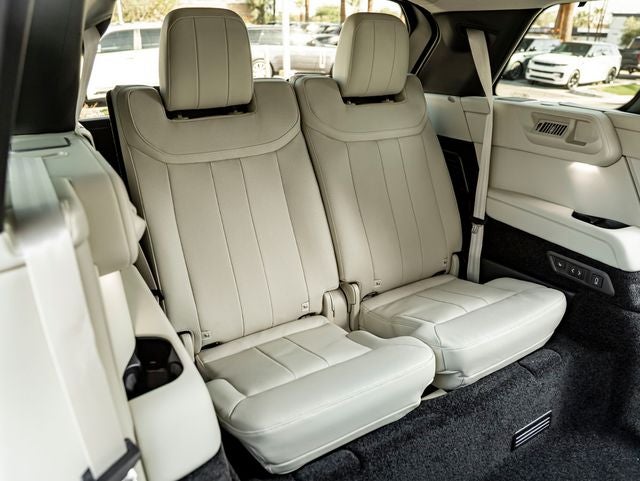 2026 Land Rover Range Rover SE LWB