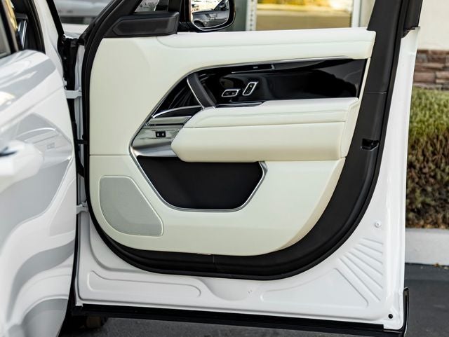 2026 Land Rover Range Rover SE LWB