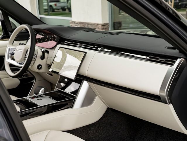 2026 Land Rover Range Rover SE LWB