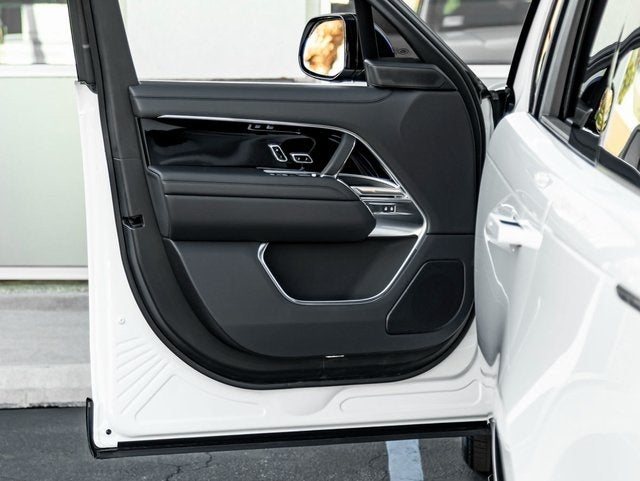 2025 Land Rover Range Rover SE LWB