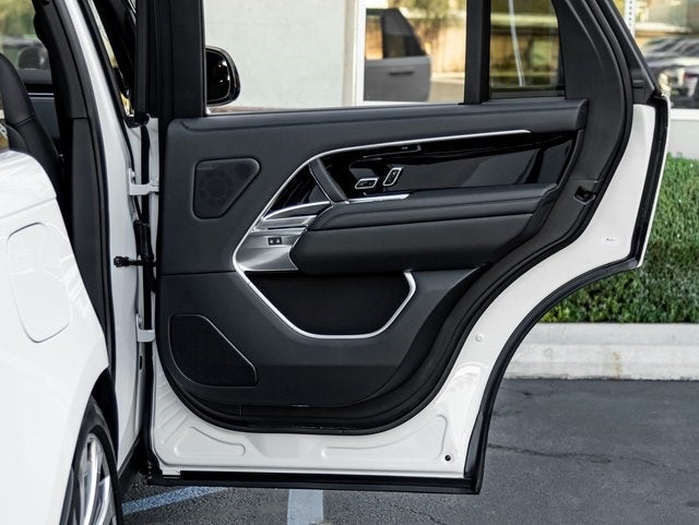 2025 Land Rover Range Rover SE LWB