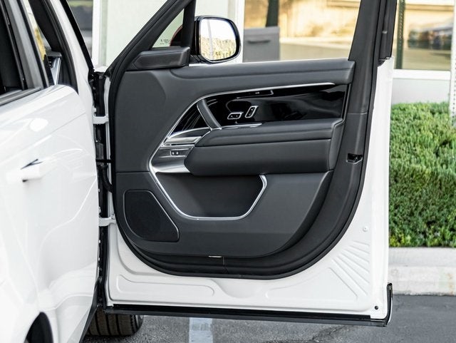 2025 Land Rover Range Rover SE LWB