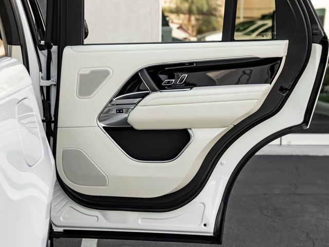 2026 Land Rover Range Rover SE LWB