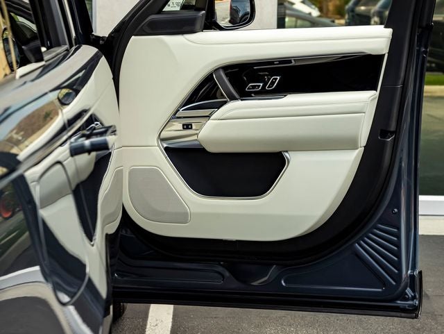 2026 Land Rover Range Rover SE LWB