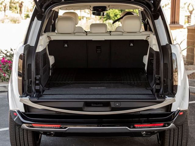 2026 Land Rover Range Rover SE LWB