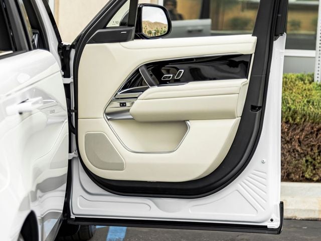 2026 Land Rover Range Rover SE LWB