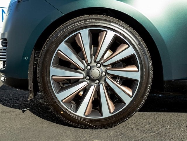 2026 Land Rover Range Rover SV