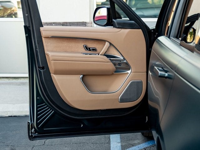 2026 Land Rover Range Rover SV