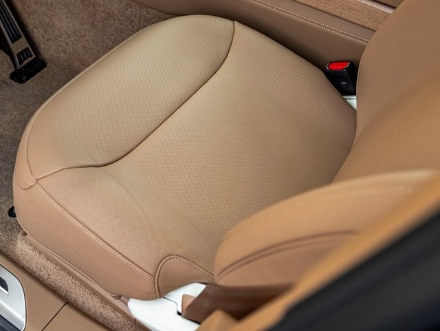 2026 Land Rover Range Rover SV