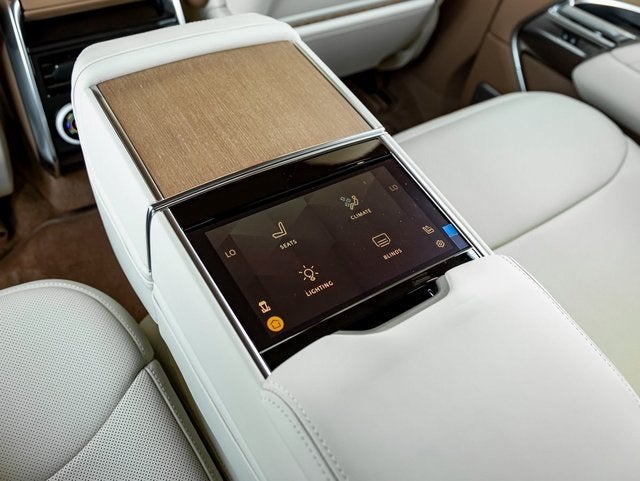 2026 Land Rover Range Rover SV