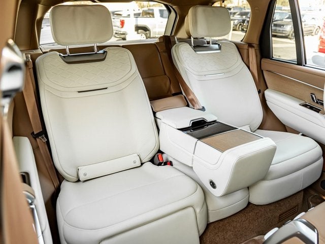 2026 Land Rover Range Rover SV