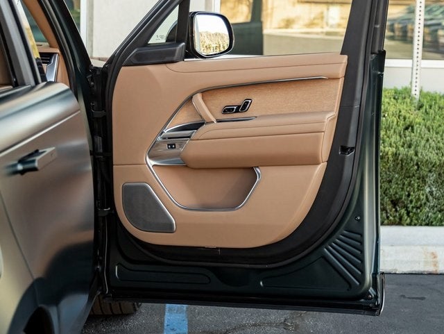 2026 Land Rover Range Rover SV