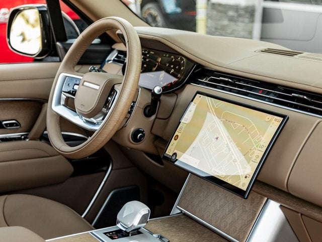 2026 Land Rover Range Rover SV