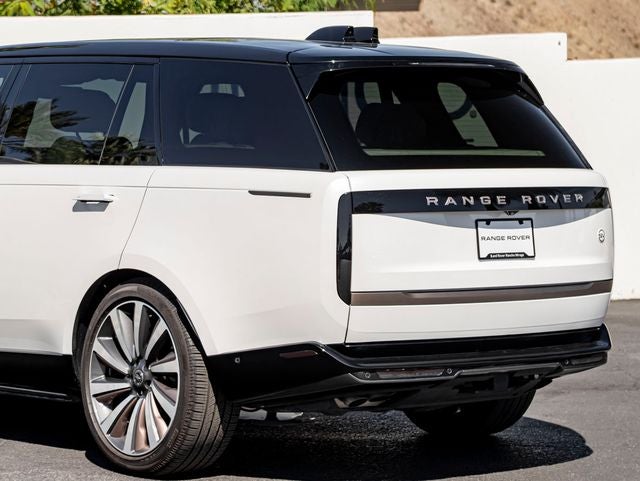 2025 Land Rover Range Rover SV LWB