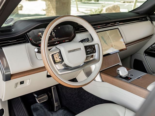 2025 Land Rover Range Rover SV LWB