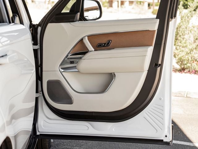 2025 Land Rover Range Rover SV LWB