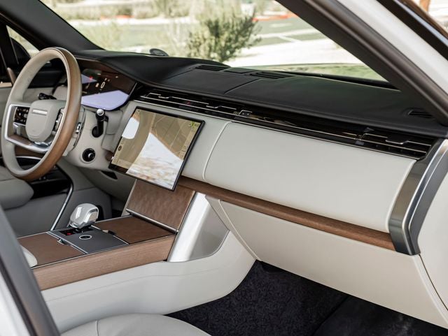2025 Land Rover Range Rover SV LWB