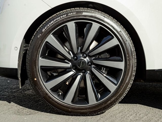 2026 Land Rover Range Rover SV LWB