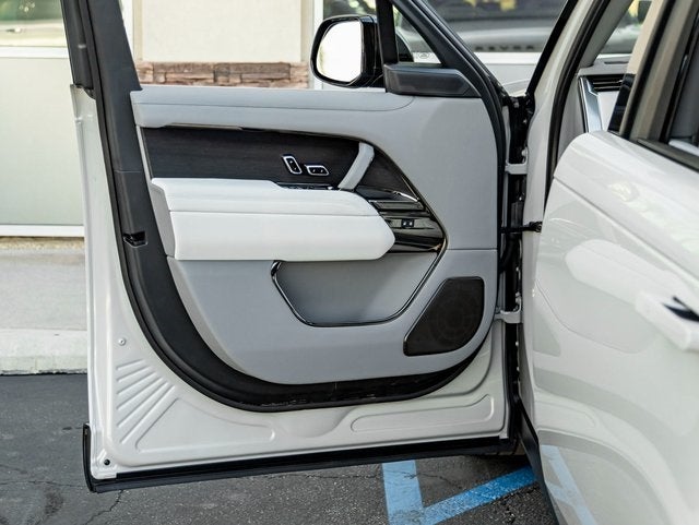 2026 Land Rover Range Rover SV LWB