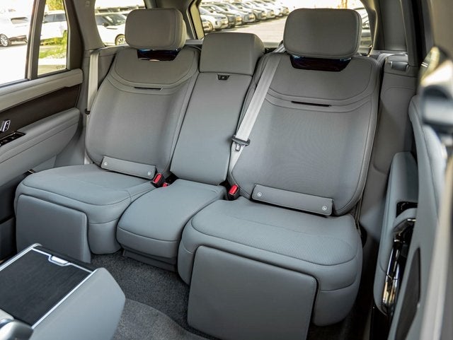 2026 Land Rover Range Rover SV LWB