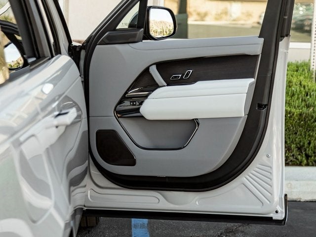 2026 Land Rover Range Rover SV LWB