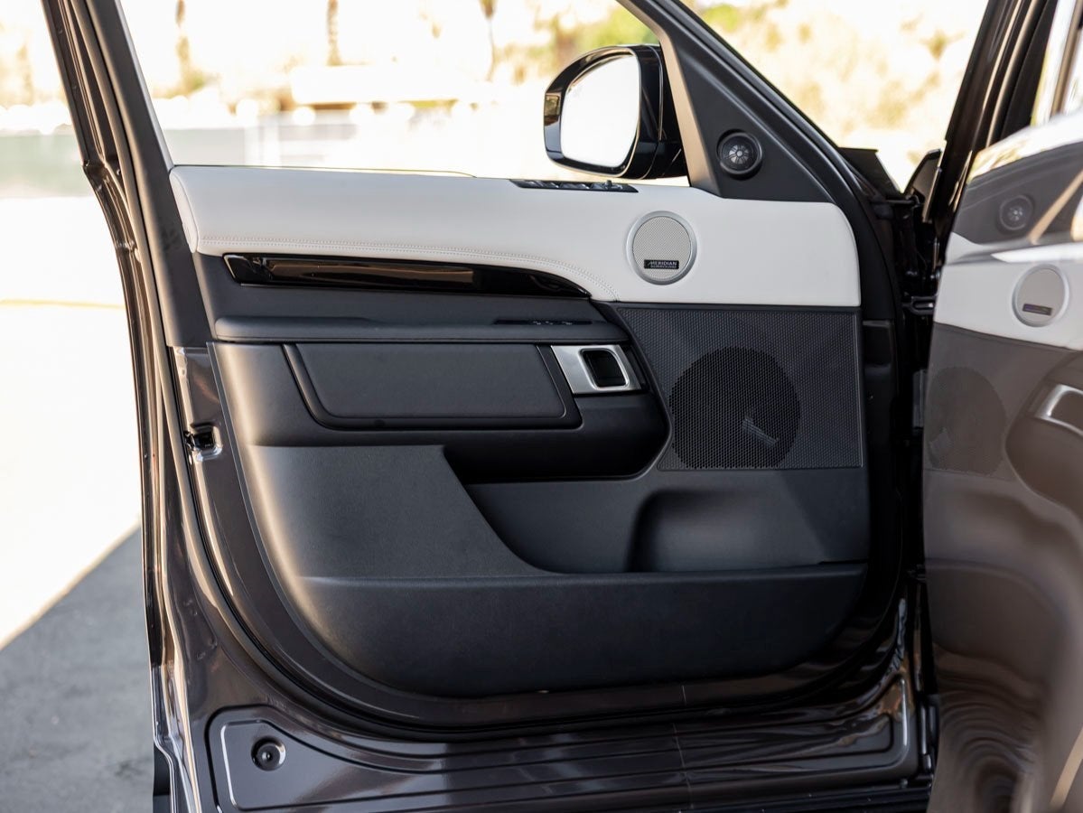 2025 Land Rover Discovery S