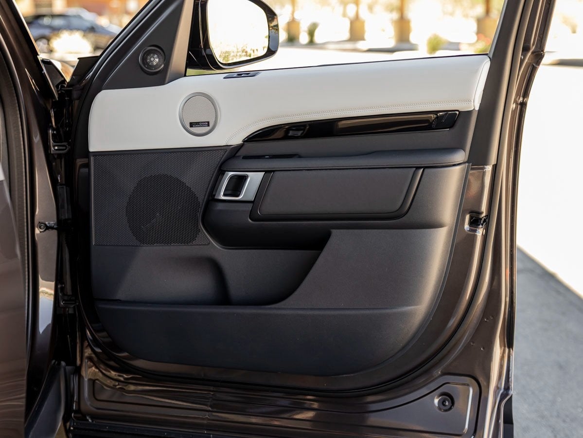 2025 Land Rover Discovery S