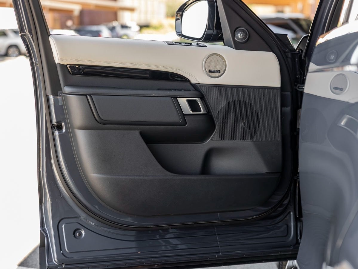 2025 Land Rover Discovery S