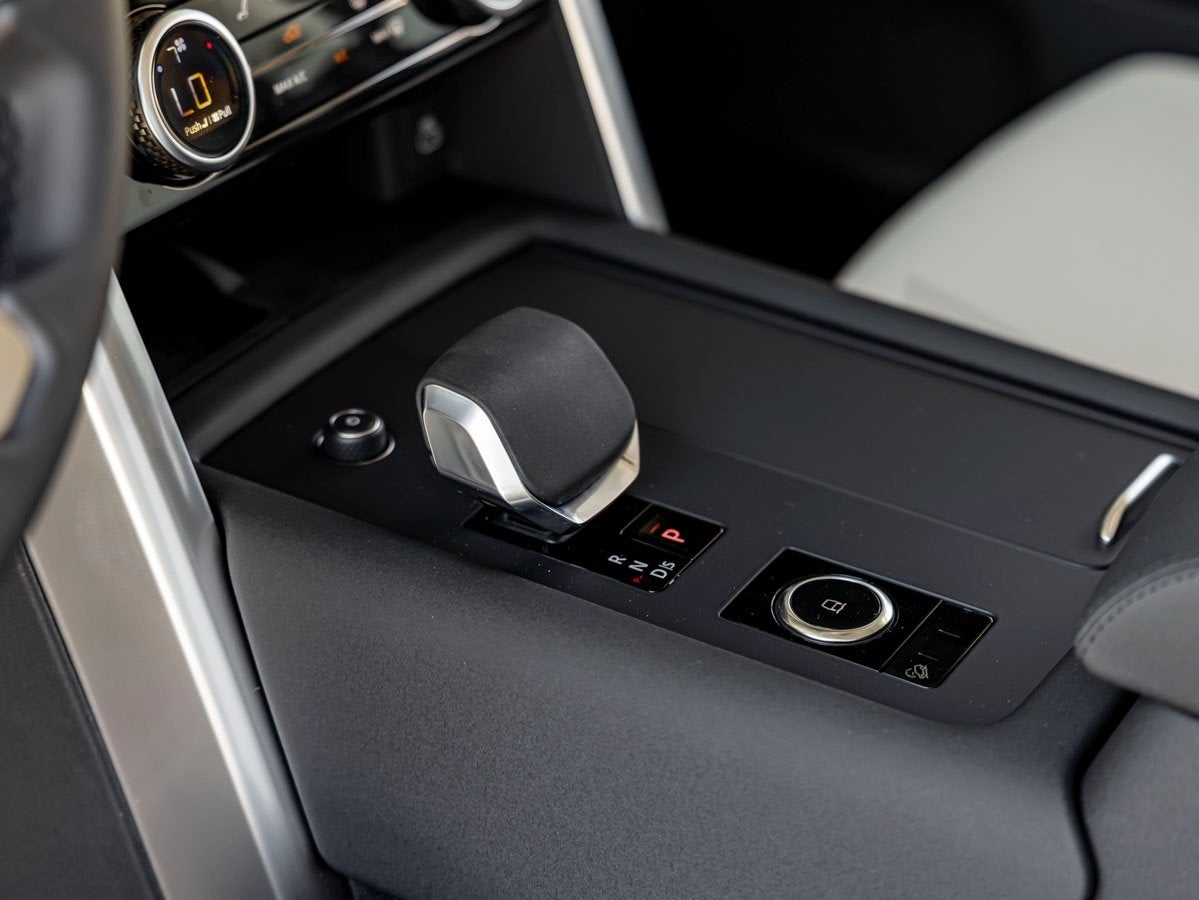2025 Land Rover Discovery S
