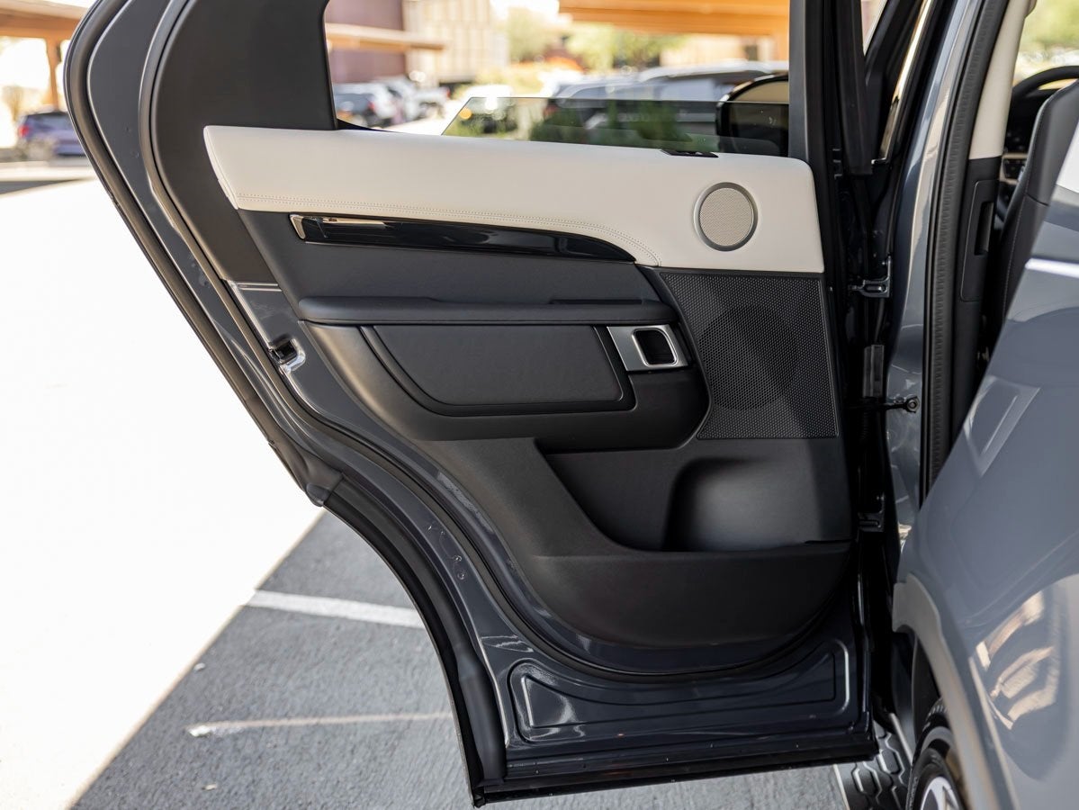 2025 Land Rover Discovery S