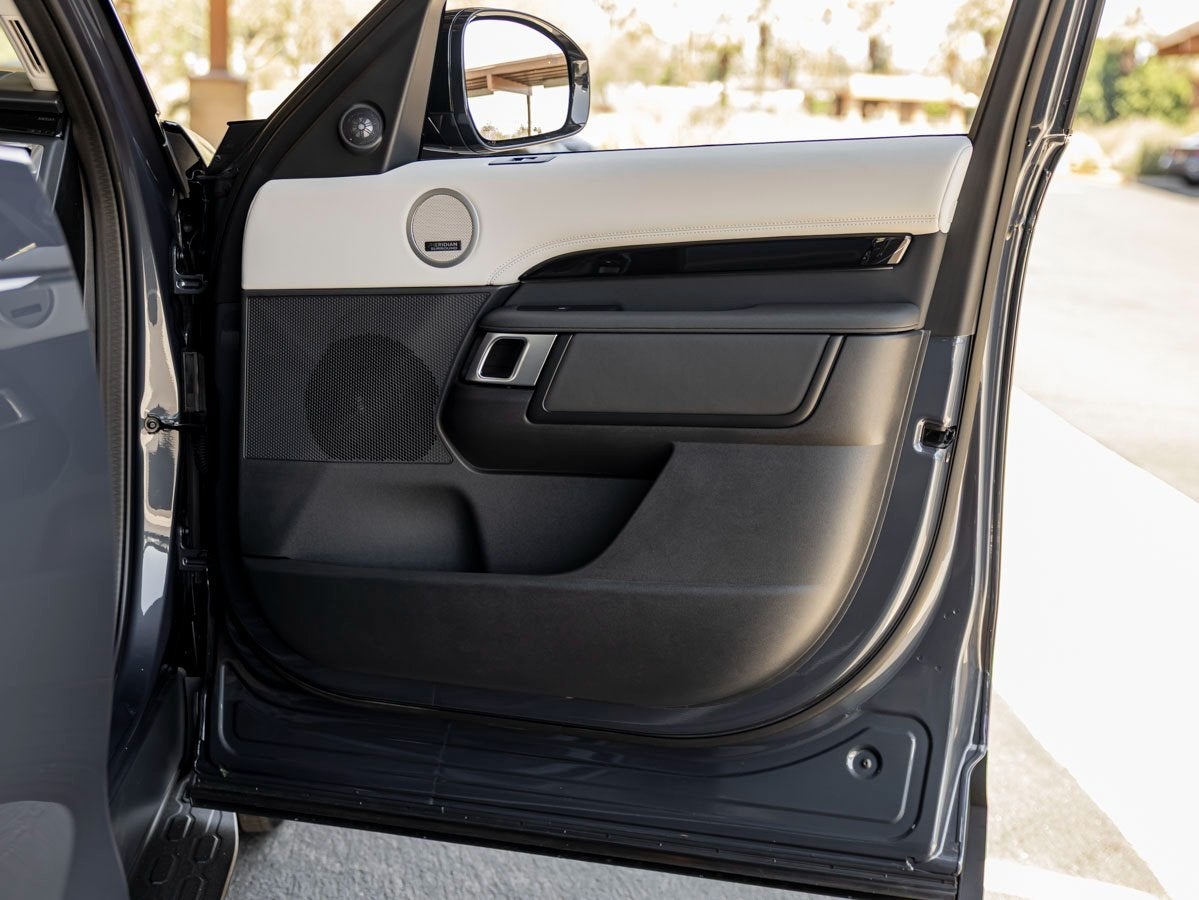 2025 Land Rover Discovery S