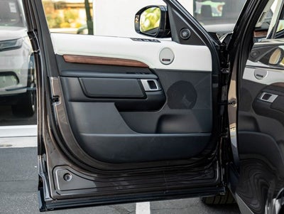 2025 Land Rover Discovery Dynamic SE