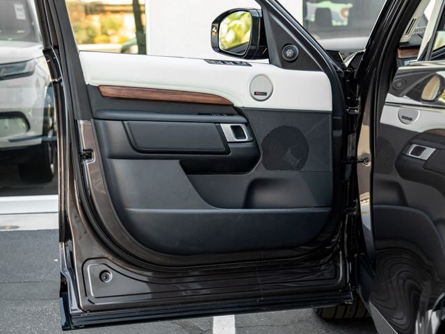2025 Land Rover Discovery Dynamic SE