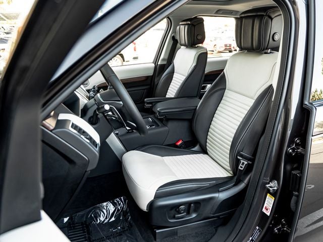 2025 Land Rover Discovery Dynamic SE
