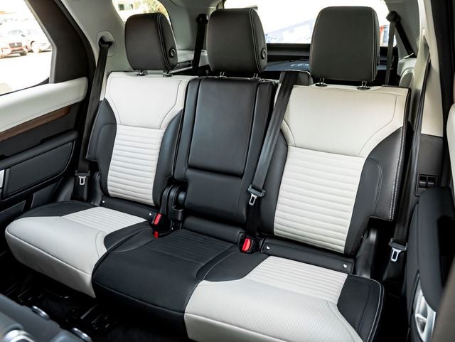 2025 Land Rover Discovery Dynamic SE