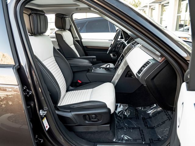 2025 Land Rover Discovery Dynamic SE