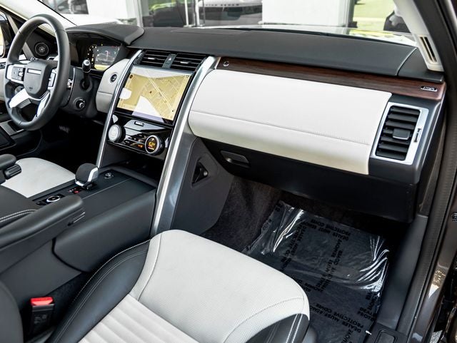2025 Land Rover Discovery Dynamic SE