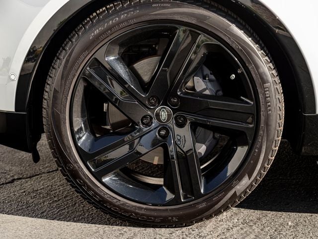 2025 Land Rover Discovery Dynamic SE 35th Edition Pack