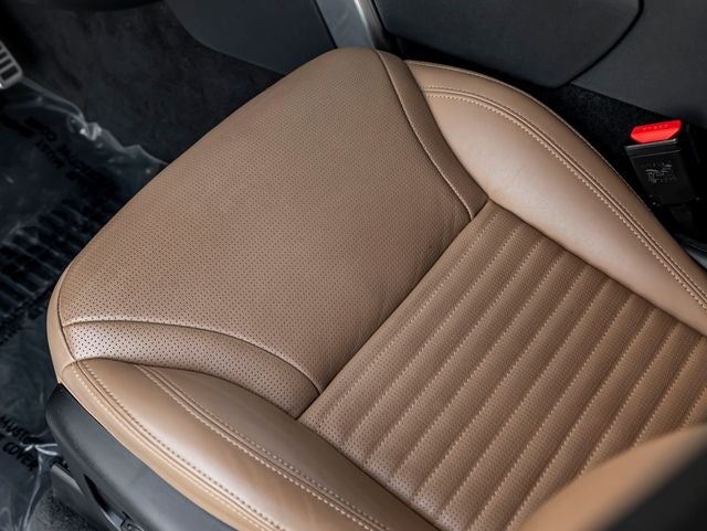 2025 Land Rover Discovery Dynamic SE 35th Edition Pack