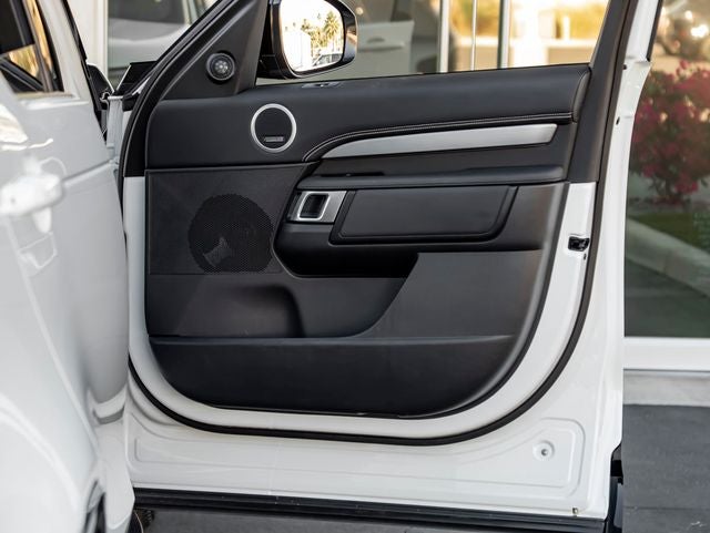 2025 Land Rover Discovery Dynamic SE 35th Edition Pack