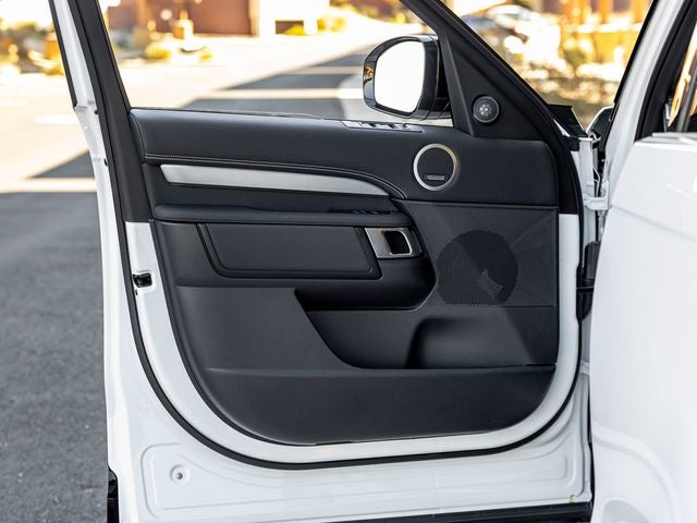 2025 Land Rover Discovery Dynamic SE