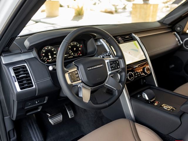2025 Land Rover Discovery Dynamic SE