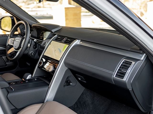 2025 Land Rover Discovery Dynamic SE