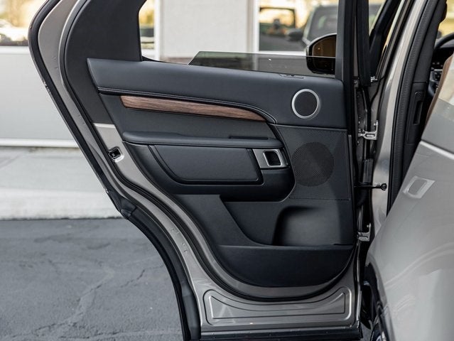 2025 Land Rover Discovery Dynamic SE