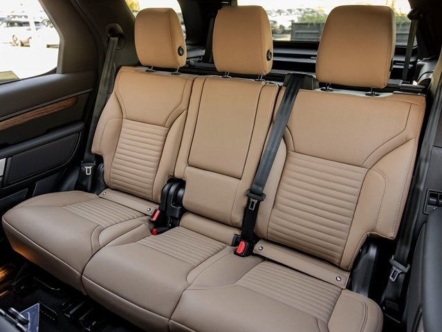 2025 Land Rover Discovery Dynamic SE