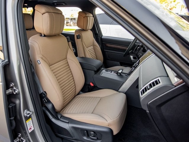 2025 Land Rover Discovery Dynamic SE