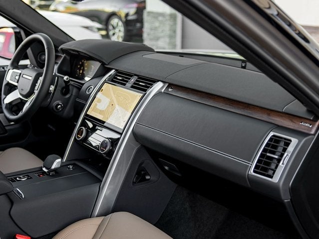 2025 Land Rover Discovery Dynamic SE