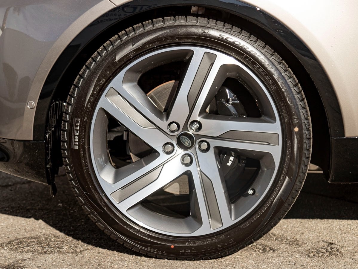 2025 Land Rover Discovery Metropolitan Edition