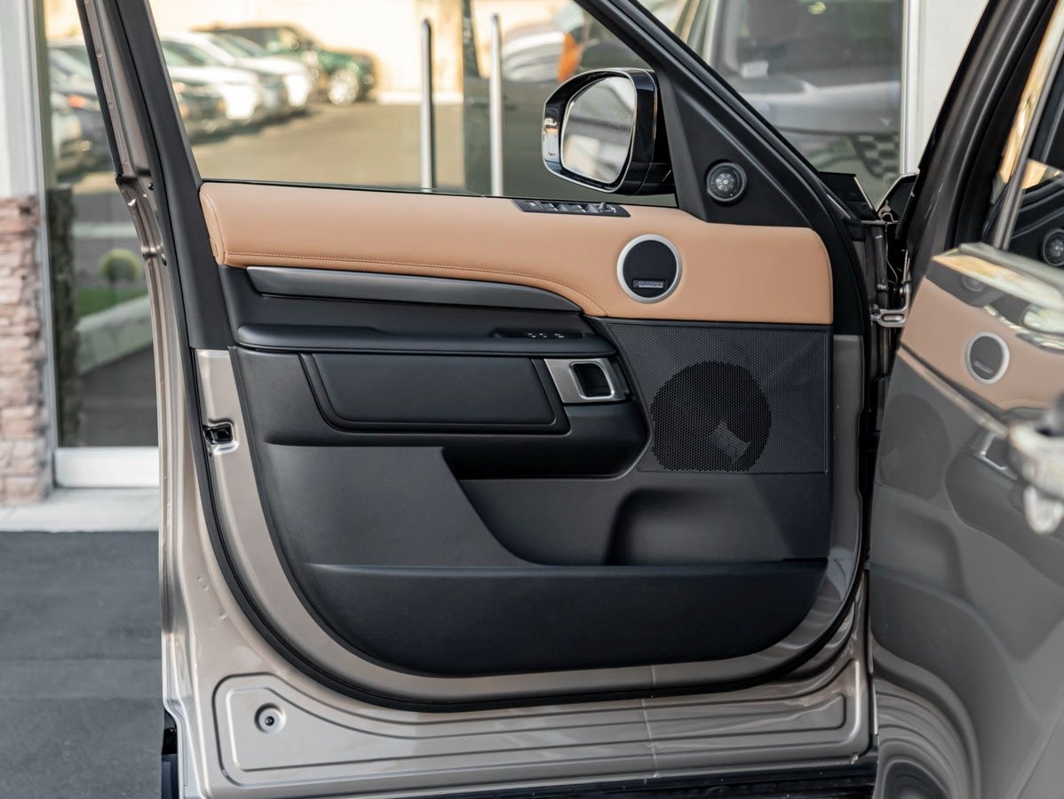 2025 Land Rover Discovery Metropolitan Edition