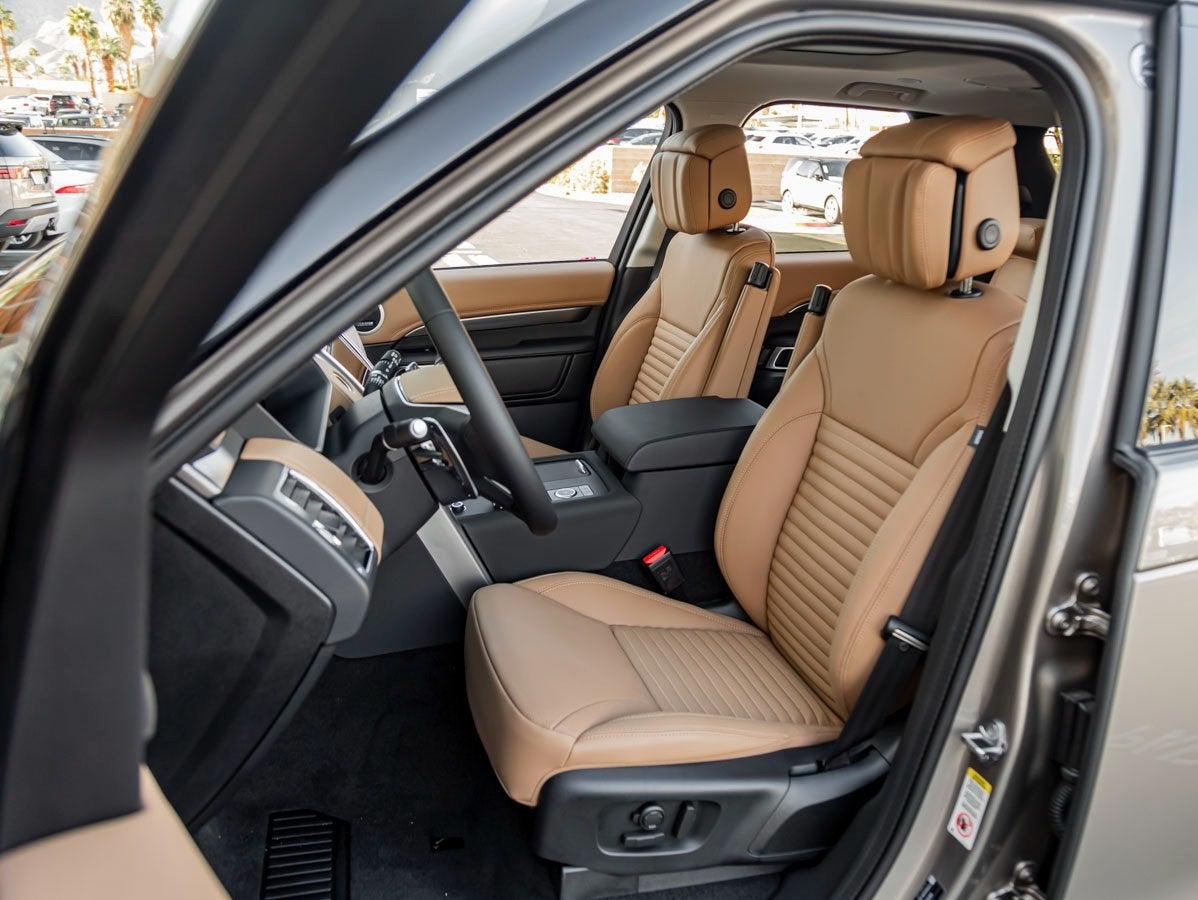 2025 Land Rover Discovery Metropolitan Edition